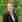 Medarbejder i sort blazer foran grøn natur