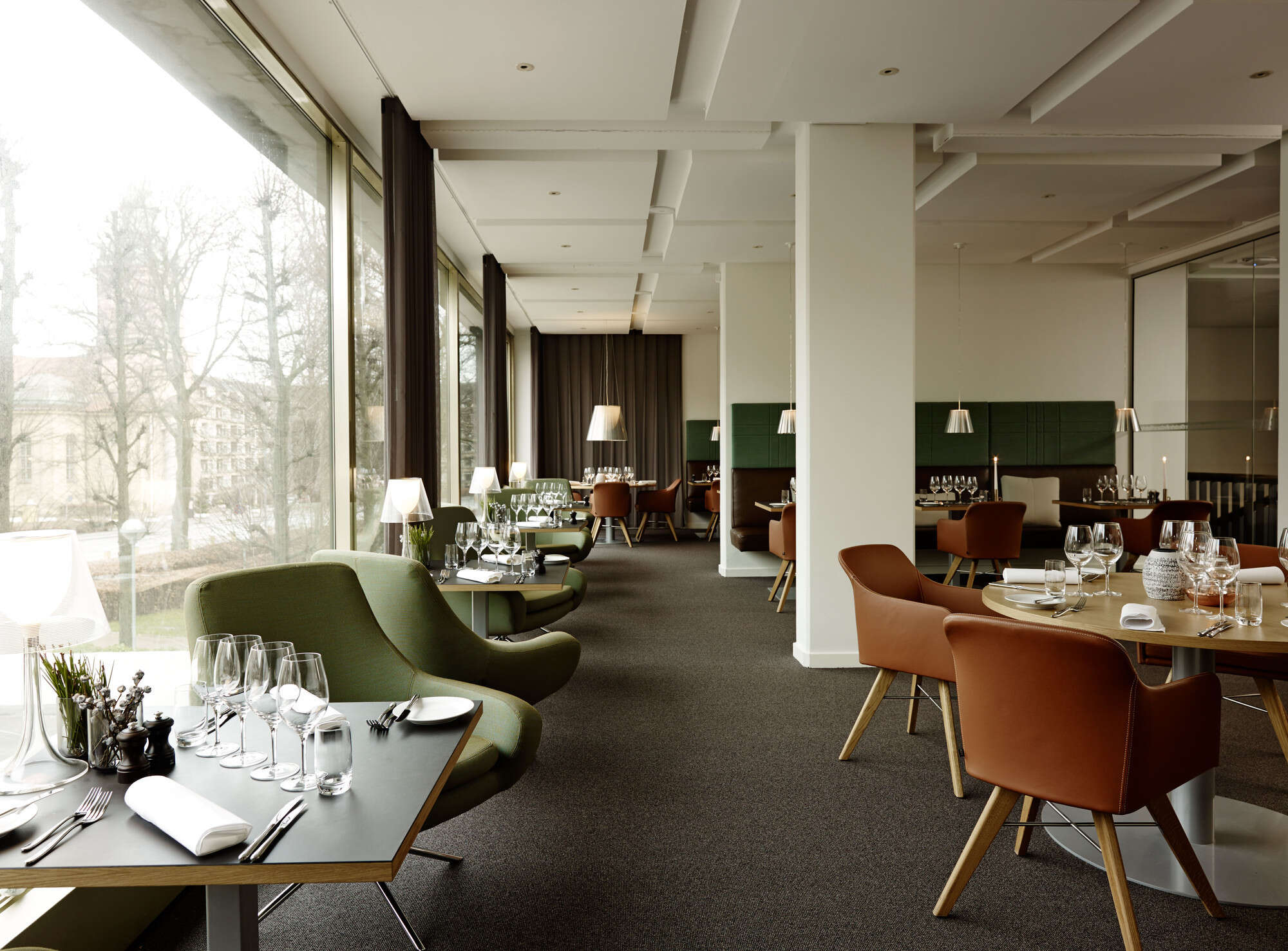 Comwell Hvide Hus Aalborg, CAL, restaurant, service, opdækning